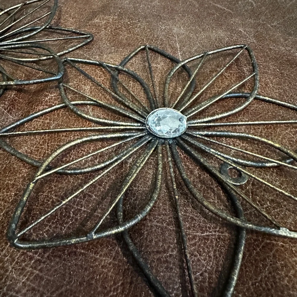 Metal Flower Wall Decor - Picture 2 of 3